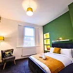 Modern 2 Bedroom Flat County Rd