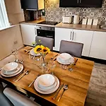 Modern 2 Bedroom Flat County Rd